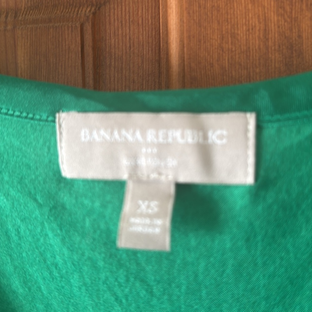 Women’s Top - Picture 2 of 4
